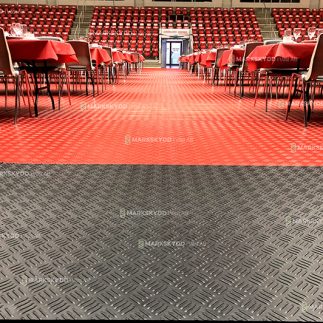 Inhouse arena red mats 4 closeup_logo_2