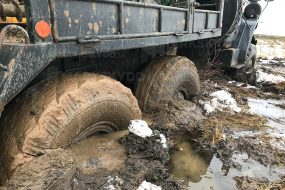 truck stuck in mud lastbil lera fast